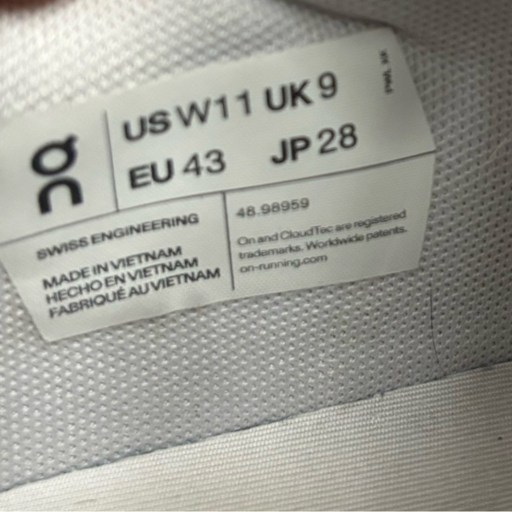 OnCloud The Roger Advantage Sneaker - Picture 10 of 11